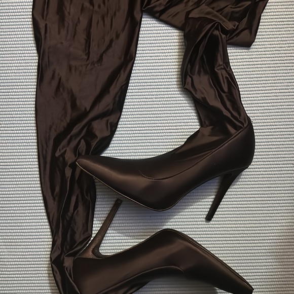 Point toe stiletto heeledsock boots - Picture 4 of 9